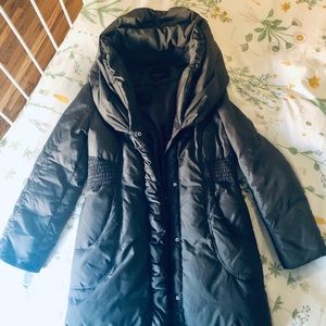 TAHARI coat w/ dramatic puffer collar